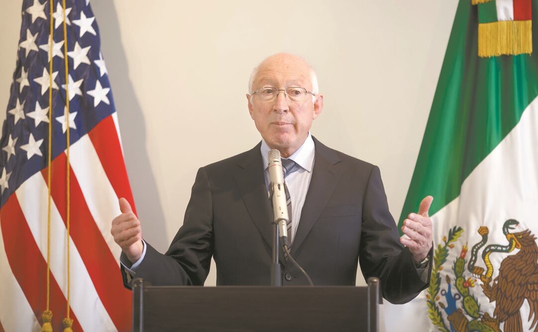 El embajador Ken Salazar subrayó que hay un diálogo permanente con el gobierno mexicano sobre cómo se puede entender la reforma eléctrica y analizar si se puede llegar a alguna solución para los inversionistas. Foto: Germán Espinosa. EL UNIVERSAL