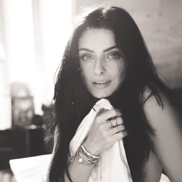 Cómo reaccionó el Vadhir Derbez al ver la foto de su hermana Aislinn en la cama