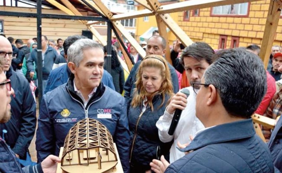 Miguel Ángel Mancera, Mayor of Mexico City (center)- Photo taken from the official site of the Mexico City Government