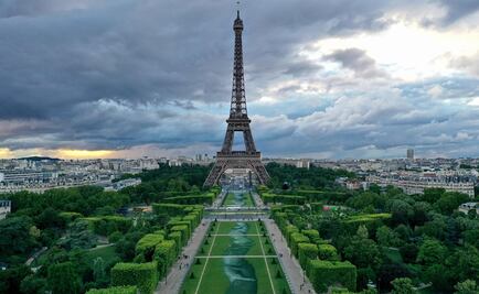 La Torre Eiffel acoge el fresco biodegradable más grande del mundo