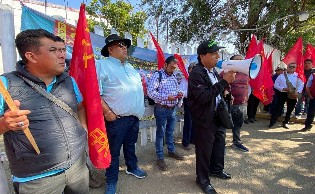 Transportistas adheridos al Frente Popular Revolucionario emplazaron al gobierno federal y estatal a revisar el costo de las casetas de peaje. Foto: Juan Carlos Zavala / EL UNIVERSAL