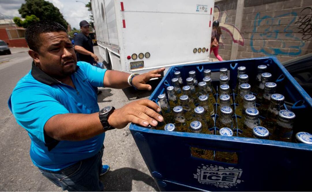 La paralización de la planta capitalina afectará a 740 trabajadores, algunos de los cuales deberán quedarse en sus casas a partir de este lunes bajo la figura de "suspensión laboral" hasta que llegue la materia prima   Foto: AP