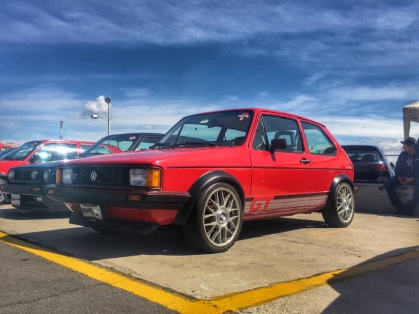 Un día en la pista con muchos Golf GTI
