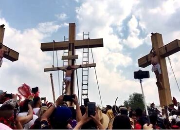 Crucifican a Cristo de Iztapalapa