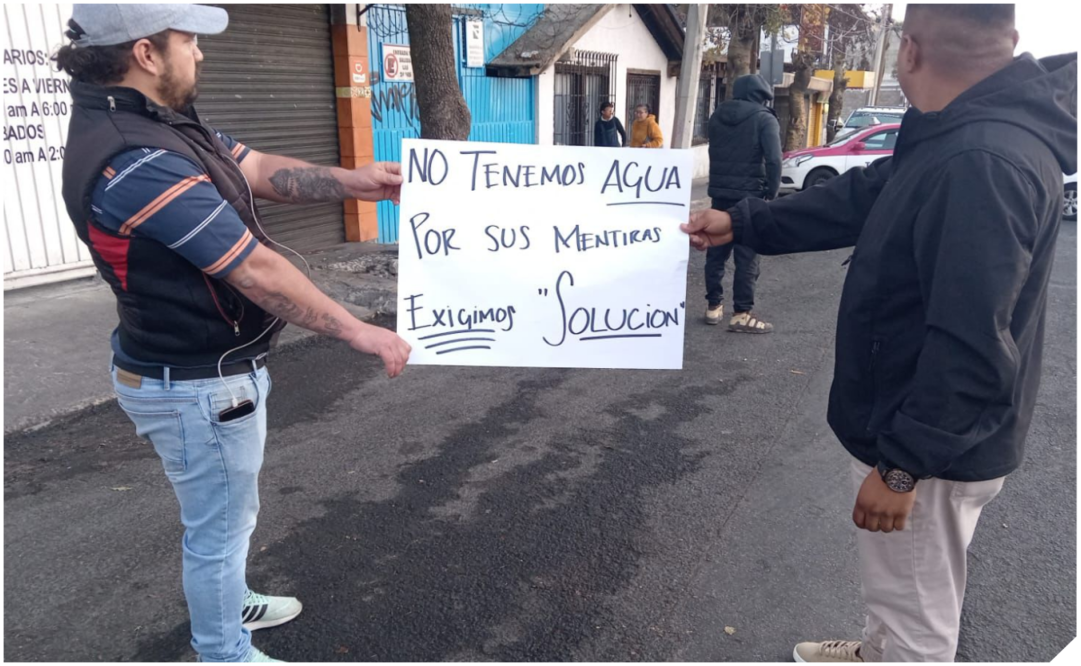 Habitantes y comuneros de la zona alta de Santa Fe, protestaron por la falta de agua. Foto: Juan Carlos Williams/ELUNIVERSAL