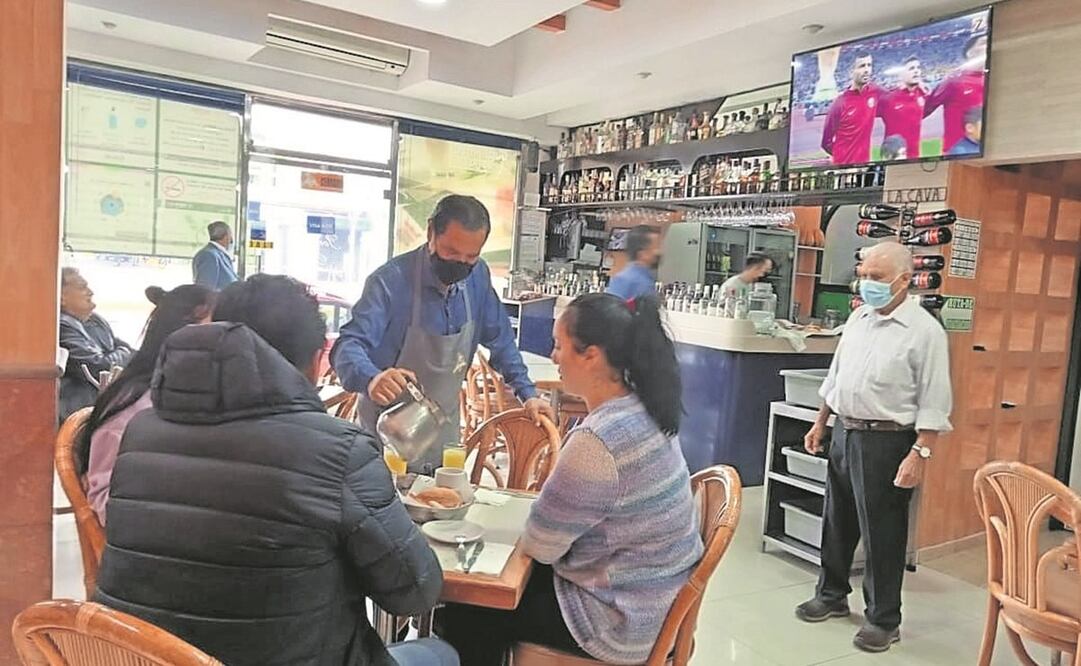 Con la intención de que la gente se distraiga, los restauranteros buscarán atraer a comensales en Neza con partidos del Mundial. Foto: Emilio Fernández / EL UNIVERSAL