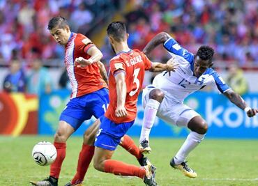 Polémico arbitraje mexicano le da boleto a Costa Rica