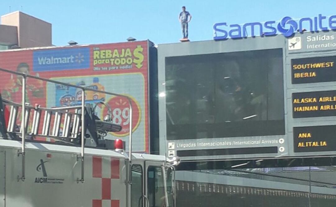 Una ambulancia aérea aterrizó en la Terminal 1 del AICM para dirigirse al Hospital General de Balbuena. Foto: Especial 