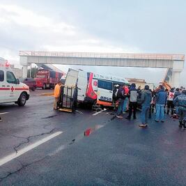 Camioneta del DIF se accidenta; mueren 4