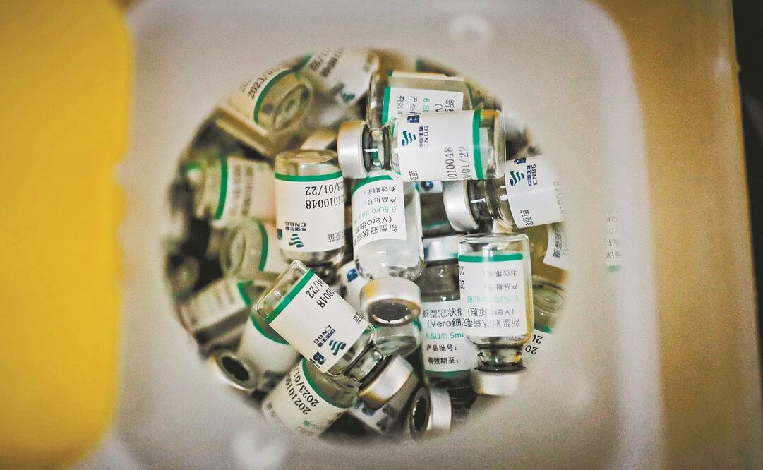 Cofepris alertó sobre la aplicación ilegal de una sustancia que se administraba como la vacuna Pfizer, pero que era falsificada. Foto: ARCHIVO EL UNIVERSAL