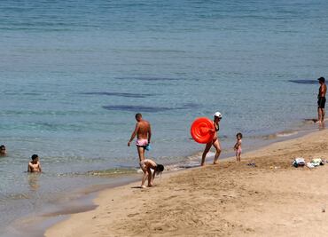 Chipre promete pagar gastos médicos de turistas contagiados de coronavirus en la isla