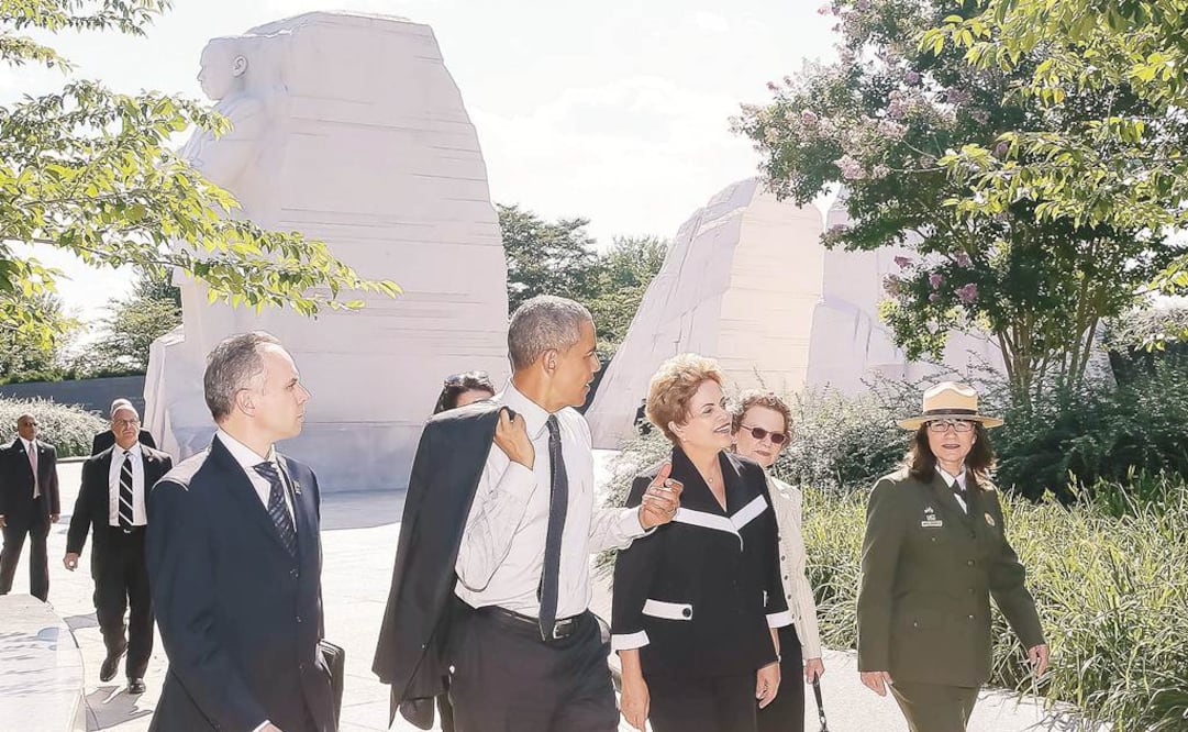 El presidente estadounidense, Barack Obama, y su par brasileña, Dilma Rousseff, ayer en el monumento a Martin Luther King./EFE