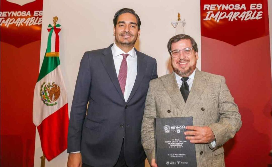 A la izquierda el presidente municipal de Reynosa, Carlos Peña Ortiz. Foto: Especial