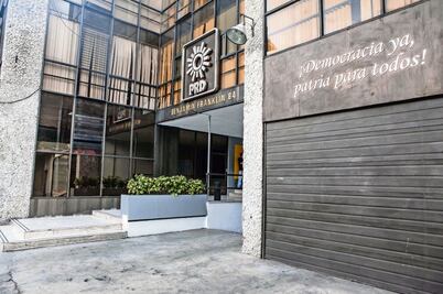 Ven inacción del SAT ante deudas de los partidos