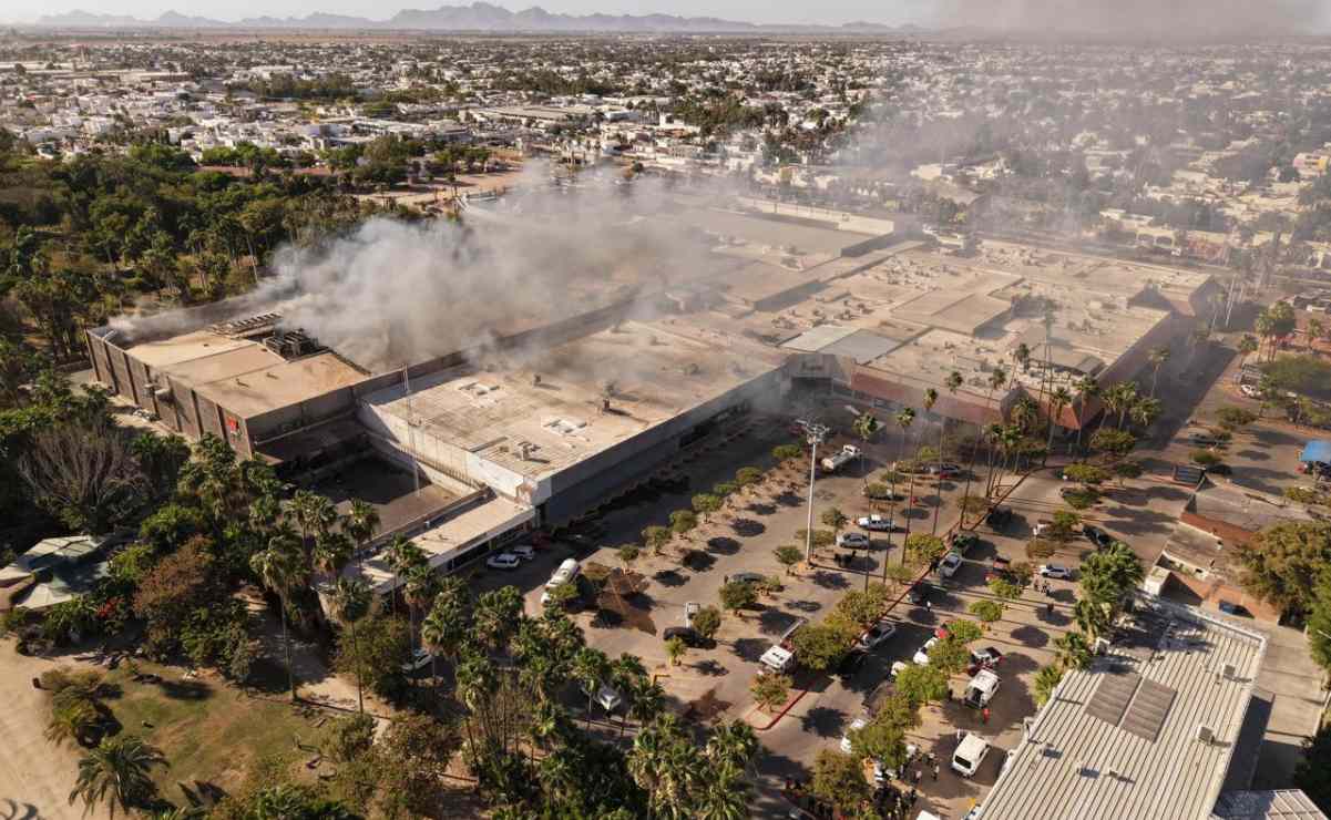 #AlMomento |Incendio en plaza comercial de Los Mochis deja 4 personas muertas y 30 hospitalizados por quemaduras

Empleados y clientes salieron del lugar desconcertados debido a la acumulación de humo