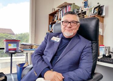 Latinos, los mejores americanos que hay: experto UCLA