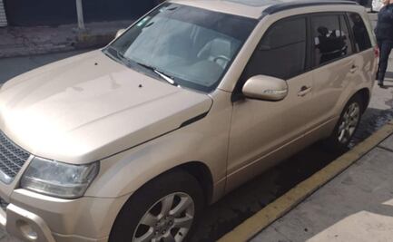 Hallan cuerpo de hombre en cajuela de camioneta estacionada en Neza 