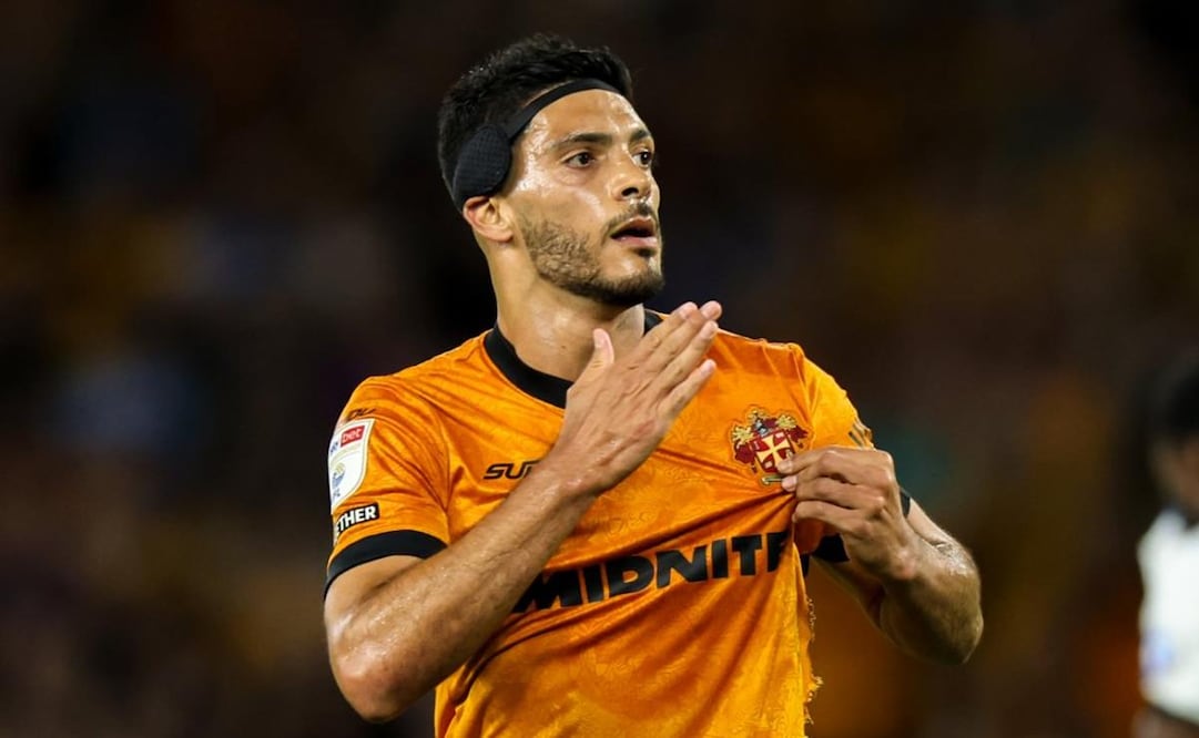 Raúl Jiménez anota en su regreso con el Wolverhampton en la Championship / Foto: @Wolves en X