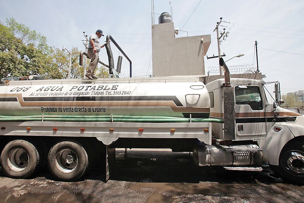 La administración local tiene listo un operativo integrado por 930 pipas, 88 garzas, 70 grandes tinacos y 450 pozos. Foto: Archivo /EL UNIVERSAL