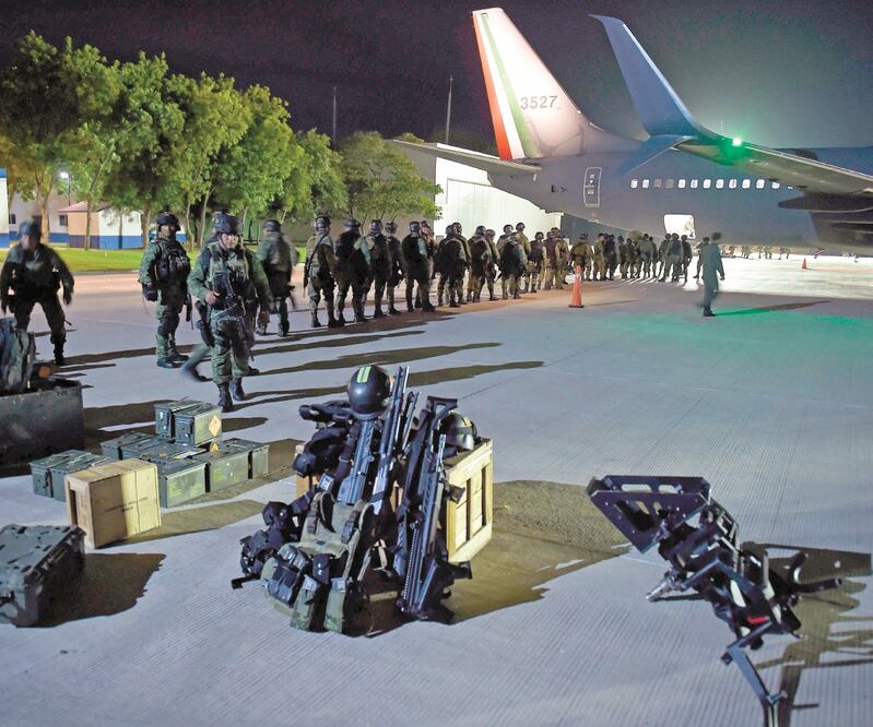 El gasto militar de México entre 2015 y 2018, acumuló 25 mil 475 millones de dólares, según SIPRI. En la foto, elementos del Ejército en Sinaloa, en 2019. Foto: ALFREDO ESTRELLA. AFP