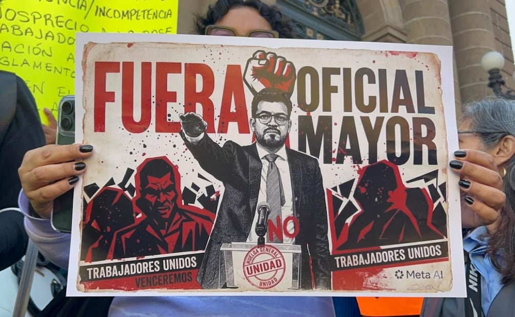 Trabajadores sindicalizados bloquean acceso al Congreso de la CDMX. Foto: especial