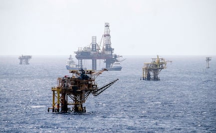 Petróleo mexicano pierde más de 2 dólares, su peor caída en dos meses