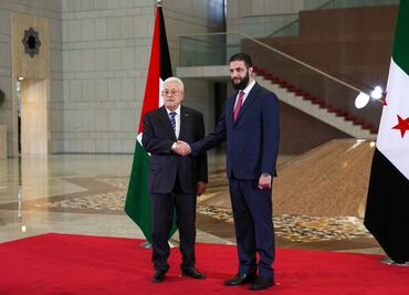 Mahmoud Abbas, presidente de Palestina, se reúne con su homólogo de Siria; es su primera visita desde la caída de Bashar al-Assad