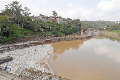 Vecinos piden sacar basura de la Presa Tacubaya