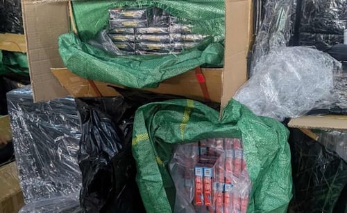 Marina asegura más de dos millones de cigarros apócrifos en el AICM; provenían de China documentados como "palillos perfumados"