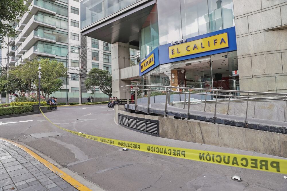 En julio pasado fue baleado el cadenero conocido como El Chepe afuera de la taquería El Califa, en Lomas de Chapultepec. (ARCHIVO EL UNIVERSAL)