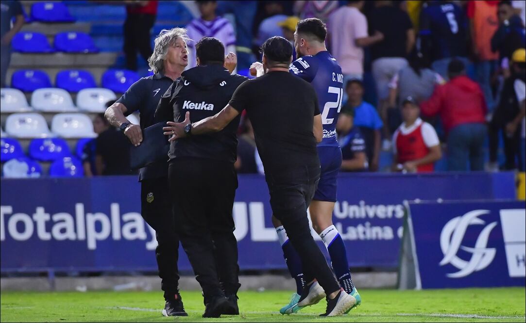 Paco Ramírez se le fue encima a Scoponi - Foto: Imago7