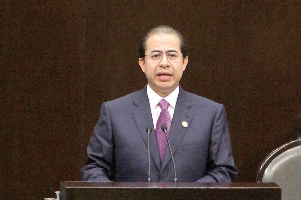 Hugo Eric Flores, del PES, afirma que son absurdas las leyes que prohiben la participación social a asociaciones religiosas (LUCÍA GODÍNEZ. EL UNIVERSAL)