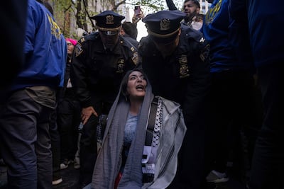 Policía de Nueva York frustra complot contra activista propalestina; arresta a hombre mientras armaba bombas molotov