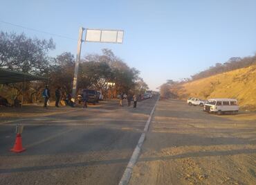 Colapsan carreteras en Guerrero; autodefensas y pobladores exigen seguridad