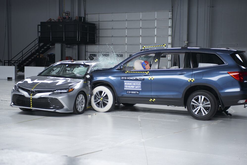 ¿Es verdad que un auto más grande protege mejor en caso de accidentes?