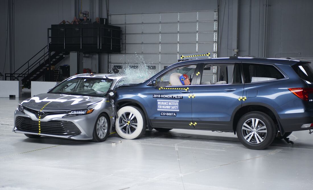 ¿Es verdad que un auto más grande protege mejor en caso de accidentes?