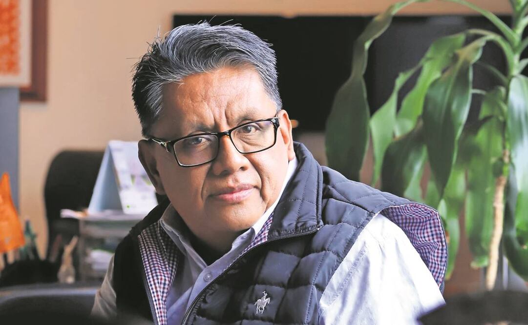 Jesús Alejo Santiago, periodista cultural con 30 años de trayectoria, está al frente de la emisora desde el 16 de mayo. Foto: Berenice Fregoso/EL UNIVERSAL