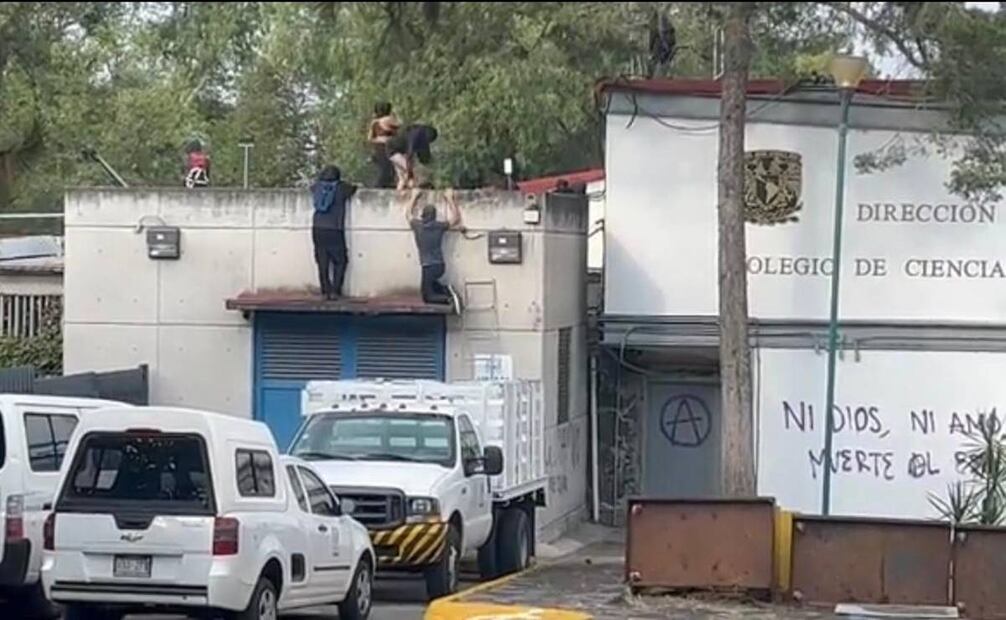 UNAM denuncia que embozados retuvieron a personal administrativo en dirección de CCH