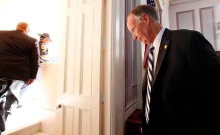 Renuncia a su cargo el gobernador de Alabama 