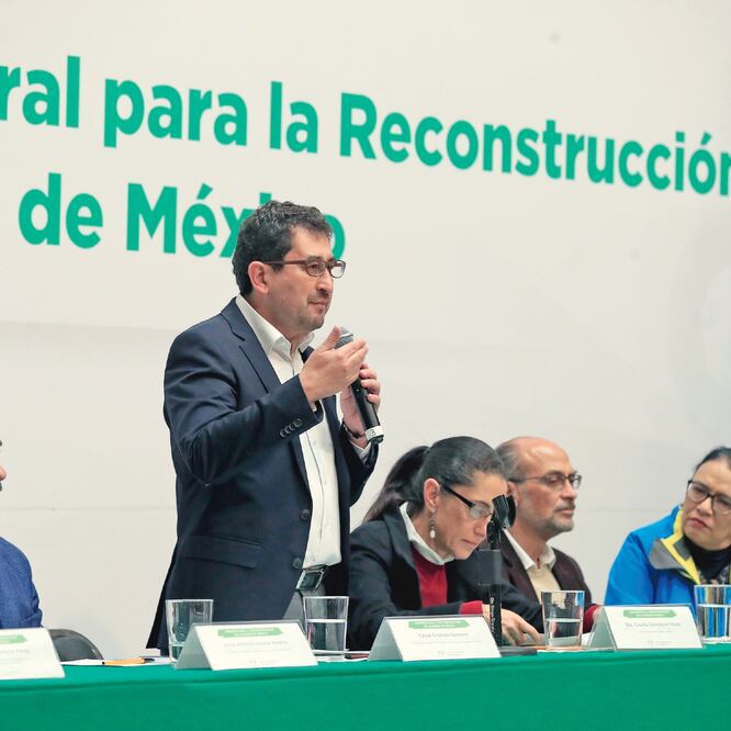 El comisionado César Cravioto presentó junto a otras autoridades capitalinas, el Plan Integral para la Reconstrucción de la Ciudad de México. IRVIN OLIVARES. EL UNIVERSAL