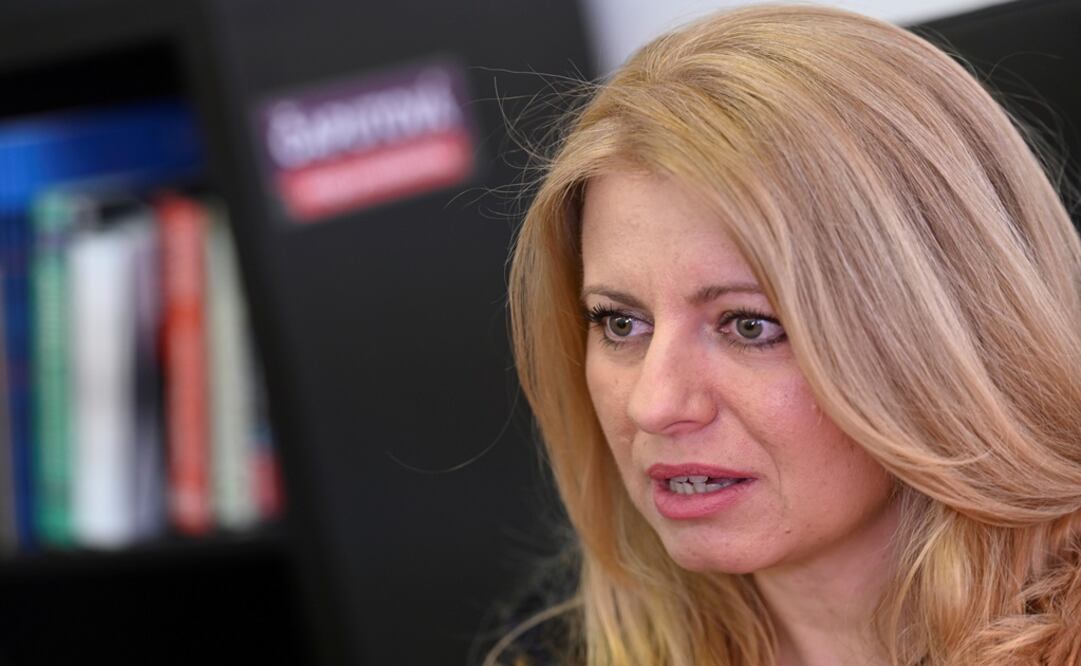 Zuzana Caputova, candidata presidencial eslovaca, habla durante una entrevista con Reuters en Bratislava, Eslovaquia - Foto: Radovan Stoklasa/REUTERS