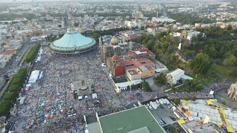 Tocar el corazón de Trump, pide el cardenal Rivera a Virgen