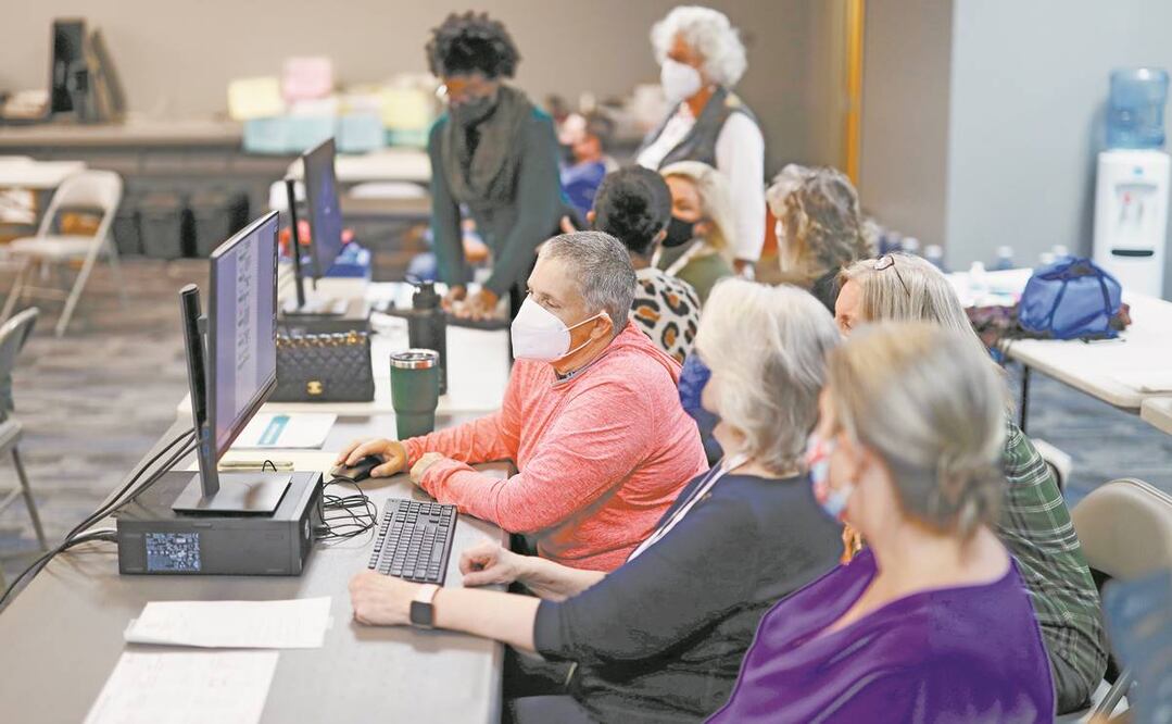 Conteo de votos de electo res ausentes en los comicios presidenciales de Estados Unidos, ayer en Georgia. Foto: ERIK S. LESSER. EFE