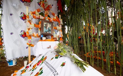 En Zirahuén, bordan manteles para recibir a sus muertos