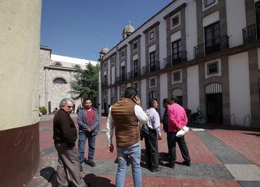 Cierran Alcaldía de Toluca por adeudo a constructora