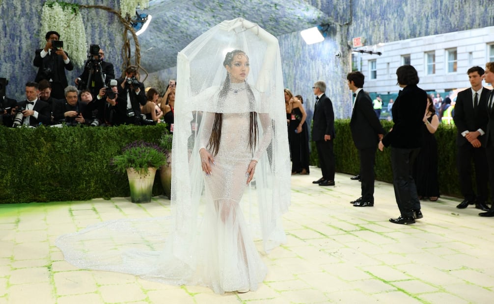 Lalisa de Blackpink, se robó las miradas con este vestido hecho a medida. Foto: AFP.