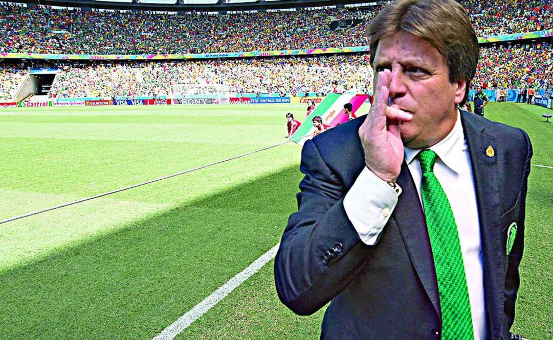 Miguel Herrera, quien ayer portó una corbata verde durante el partido contra Brasil, desató polémica con su mensaje de Twitter con tintes políticos (Foto: ETZEL ESPINOSA / IMAGO7)