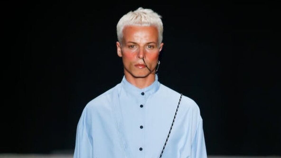 Tales Soares fotografiado momentos antes de colapsar en la pasarela (Foto: Getty Images)