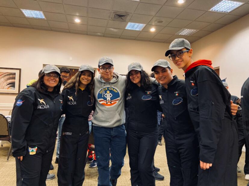 Andrea estuvo cerca de morir por una trombosis; luego fue seleccionada para ir a la NASA