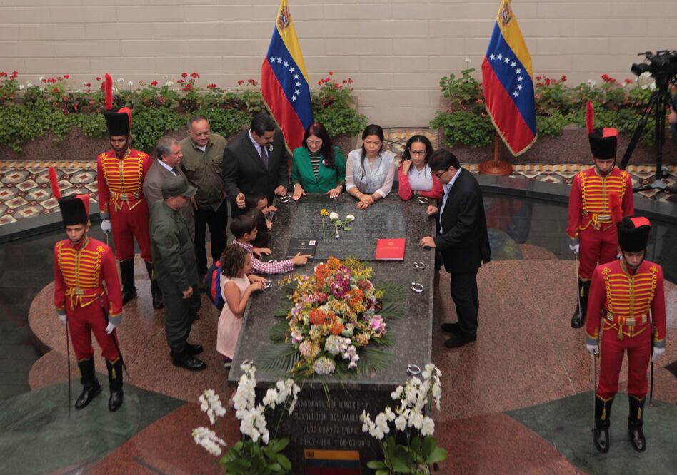 Nicolás Maduro, participando en el evento de conmemoración del 62 aniversario del natalicio del fallecido presidente Hugo Chávez, en el Cuartel de la Montaña, en Caracas (Foto: Xinhua)